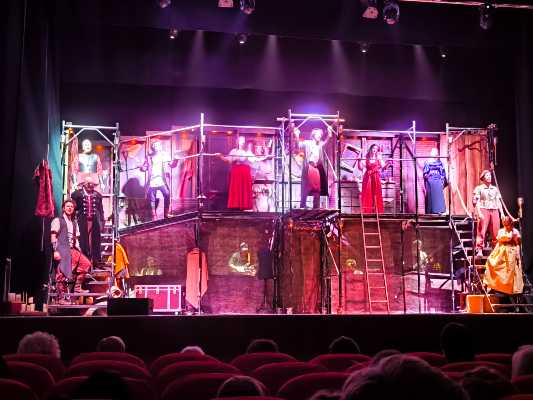 "Caravaggio – A Rebel Rock Musical": il genio ribelle infiamma il Teatro Moderno di Grosseto