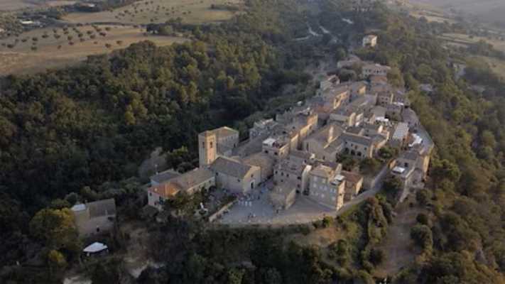 Da Fermo: il viaggio tra mare e colline marchigiane stasera su Rai 5