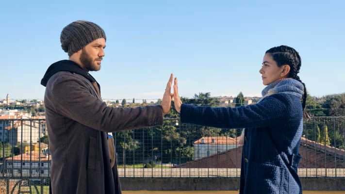 Stasera in tv su Rai 1 il film che non ti aspetti: dramma e riscatto per una nota star delle fiction