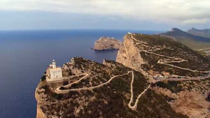 Alghero segreta, il mistero del faro più alto d'Italia svelato stasera in TV: ecco perché cambierà il tuo modo di vedere la Sardegna