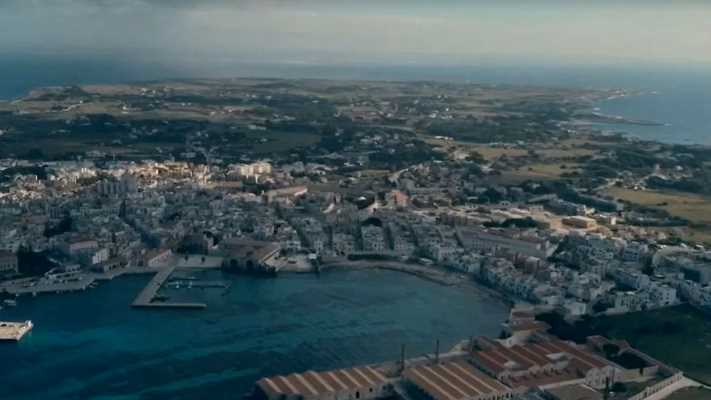Rai 5, la magia di Favignana stasera in TV: il segreto dell'isola con le ali che sta conquistando il web
