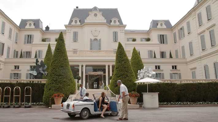 Il mito della Costa Azzurra stasera in TV: i segreti inediti del Grand Hotel più amato dalle star