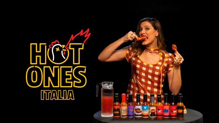 Hot Ones Italia stasera su Rai 2: la sfida più piccante della TV con Giulia Salemi e Rocio Munoz Morales