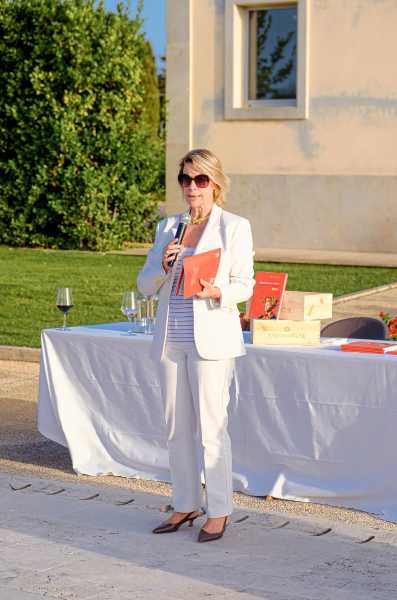 Tramonto sulle colline di Scansano, un buffet di sapori maremmani, un libro che unisce arte e cucina, e un concerto tra Rachmaninov e folclore russo.
